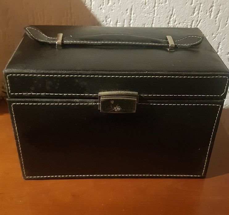 Porta joias (precisa de restauro na divisoria dos aneis)