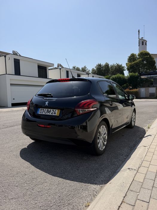 Peugeot 208 — fotografia 3