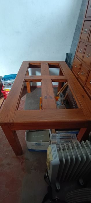 Mesa de jantar em pinho mexicano