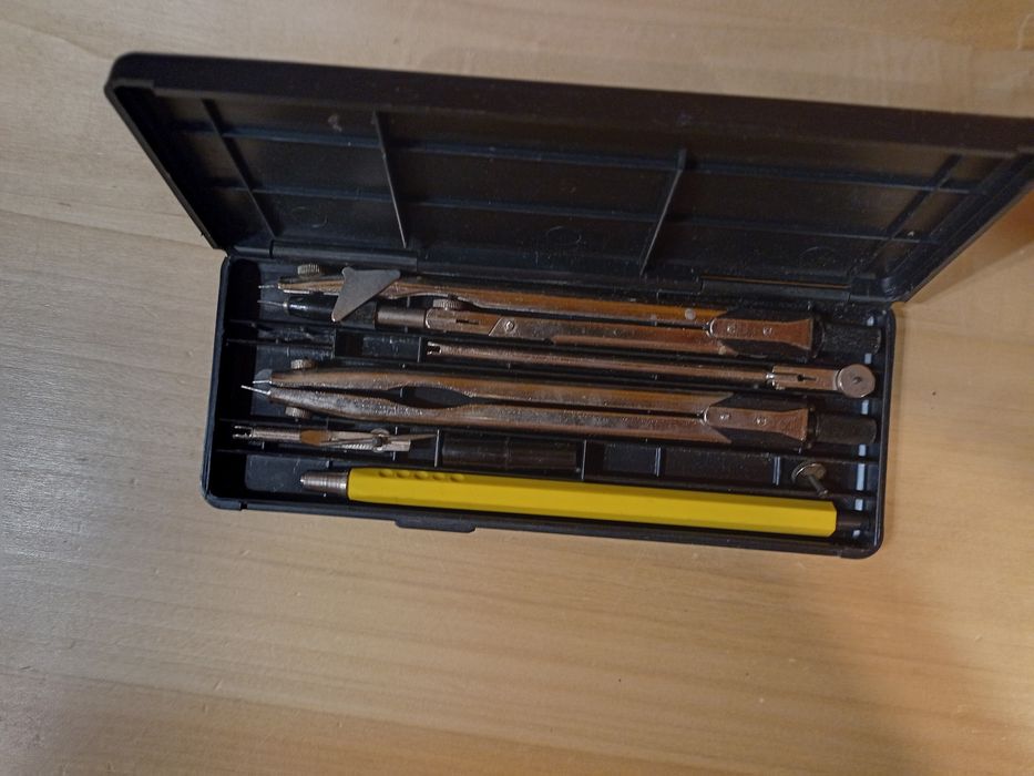 Чертёжный набор.