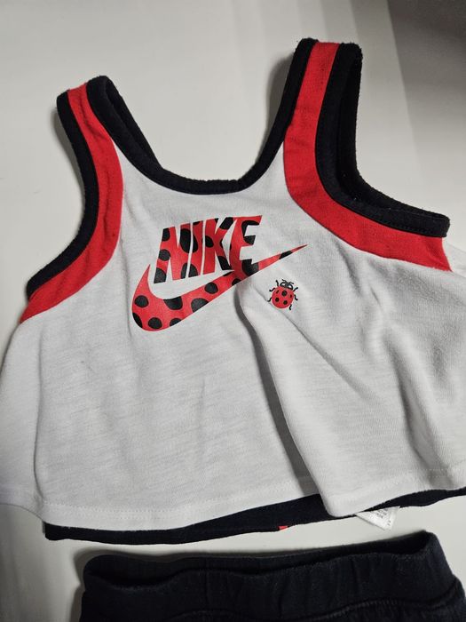 Komplet dziewczęcy Nike biedronka bluzka spódniczka rozm 80