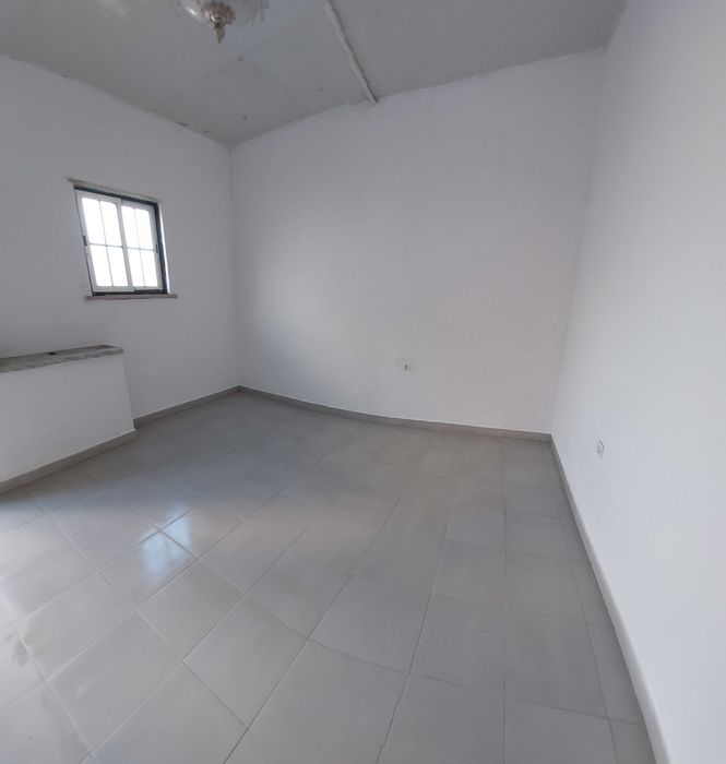 Moradia com quintal e anexo