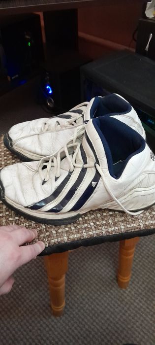 Кросівки adidas фірмові.
