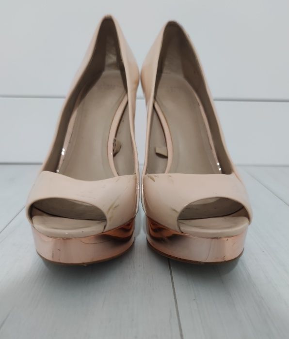 Buty na asymetrycznym obcasie ZARA rozm. 38 beżowe na platformie