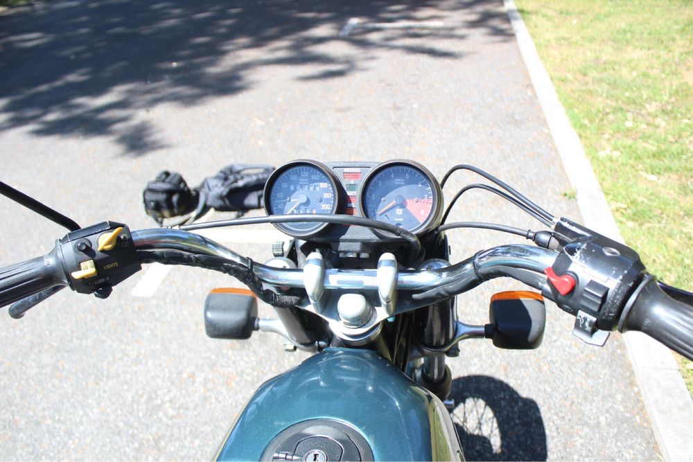 Bmw r60  com documentos a trabalhar