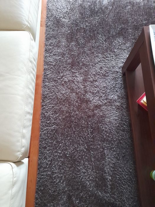 Carpete de sala ou quarto de cor castanha