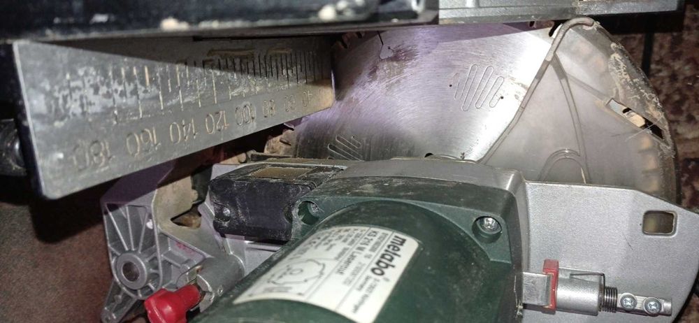 Пила торцовочная Metabo KS 216 M Lasercut