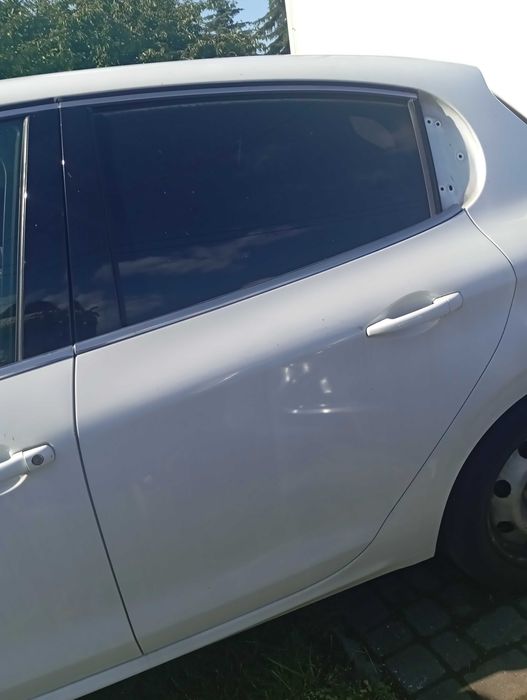 Drzwi tylne peugeot 208