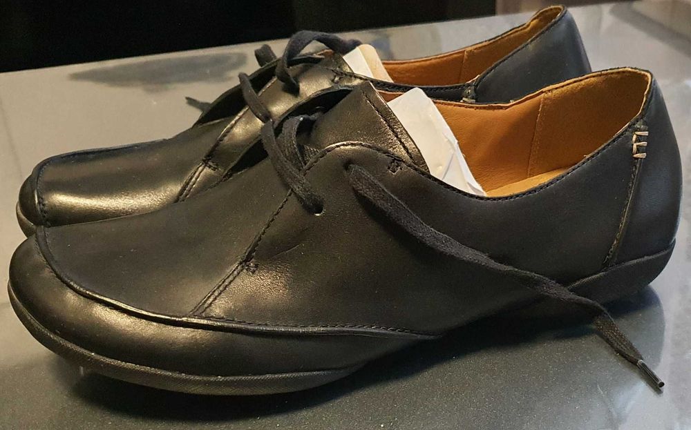 Туфлі Clarks.шкіряні зовні і всередині