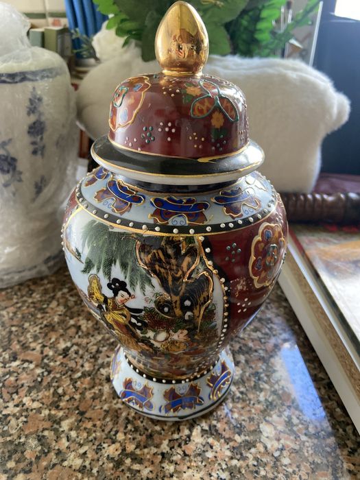 Jarra chinesa ornamentada