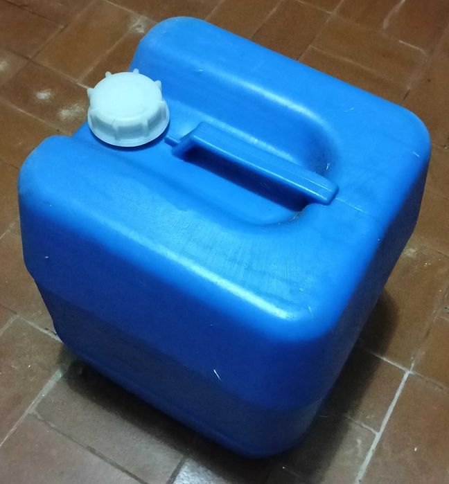 Jerricans em plástico polietileno de 30 litros