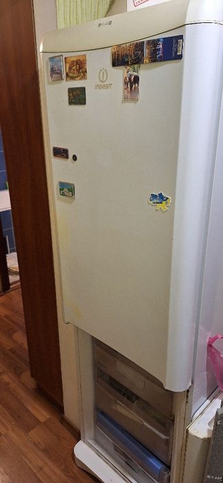 Холодильник  INDESiT