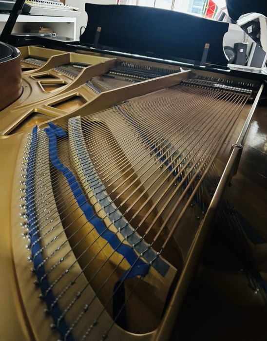 Piano K. Kawai preto