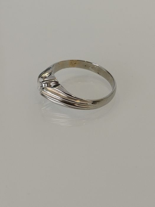 Anel em ouro branco de 19,2kt