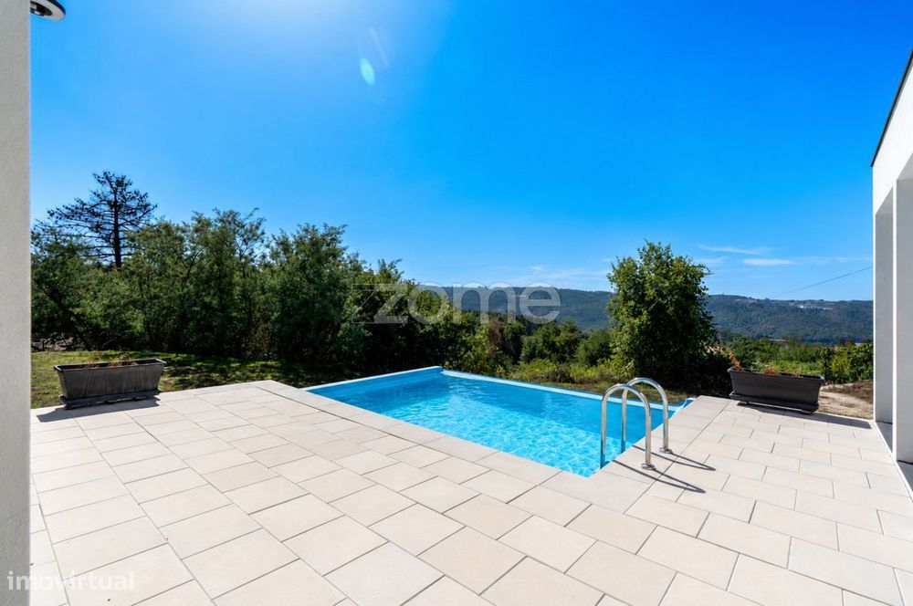 Casa T3 com piscina e vinha em Penalva do Castelo