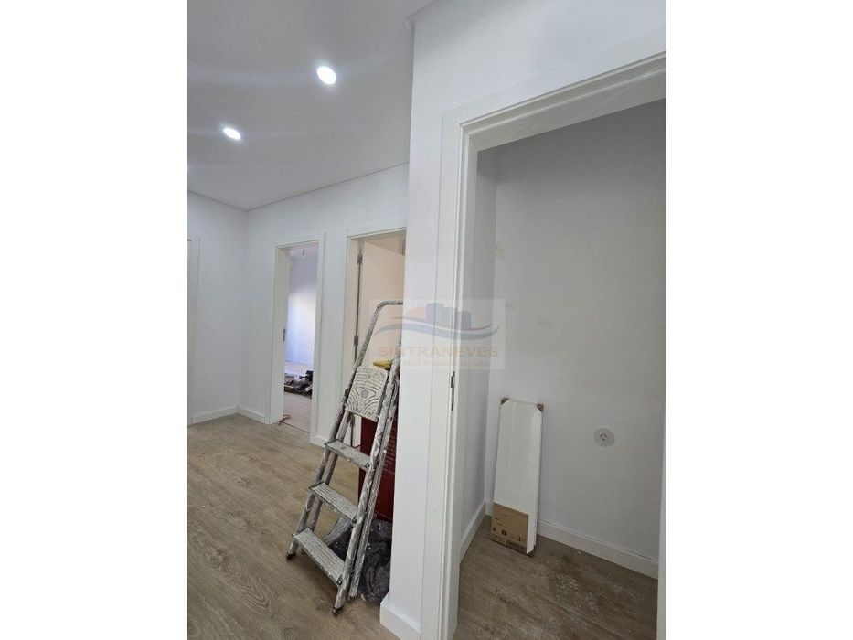Fantástico T2 com varanda e Sala dupla totalmente remodelado 1. and...