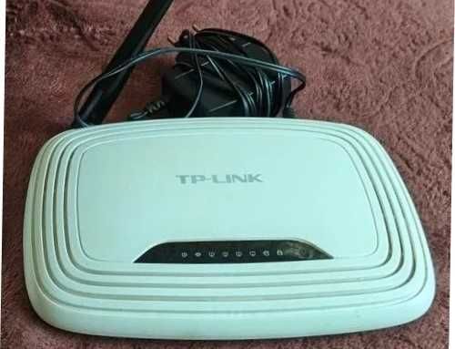 Роутер TP-LINK TL-WR740N в идеальном рабочем состоянии.