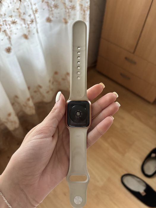 Apple Watch SE.