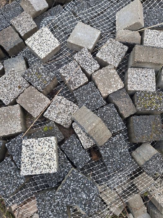 Kostka brukowa ok 2 m grafit i 1 m szara