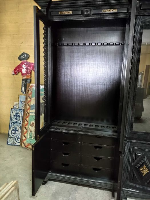 Móvel torcidos e tremidos espingardaria