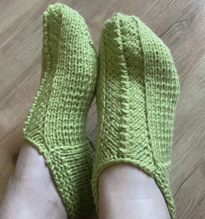 Вязаные следочки ручна работа. Следки детские, женские, мужские.