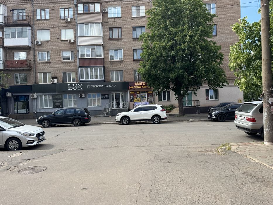 Продається 1 кімнатна квартира на площаді Визволення .