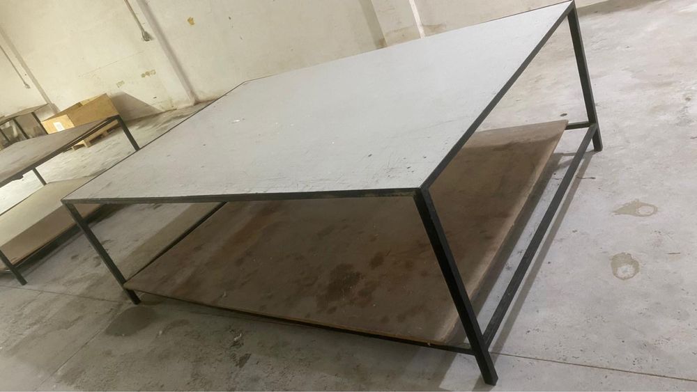 2 Mesas metálicas grandes – 3x2 m