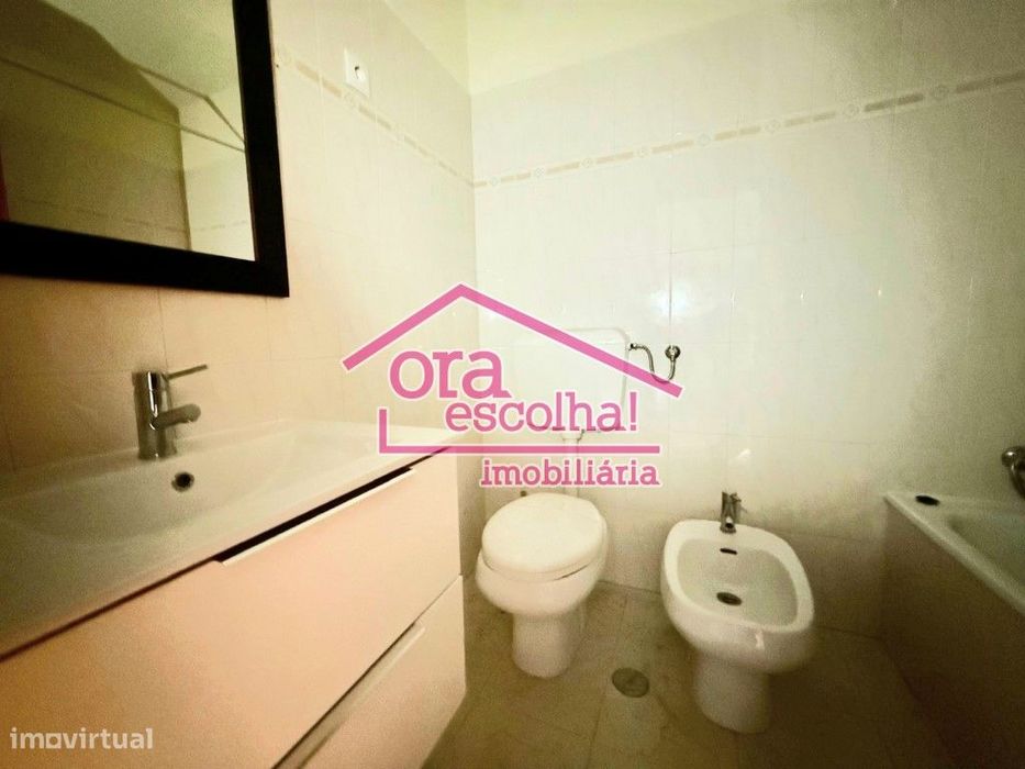 T2 de 1994 com 84 m2, 2 WC's, Rés do chão alto no Fogueteiro - Amora!