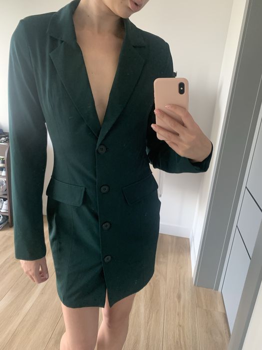 Сукня-піджак з вирізом