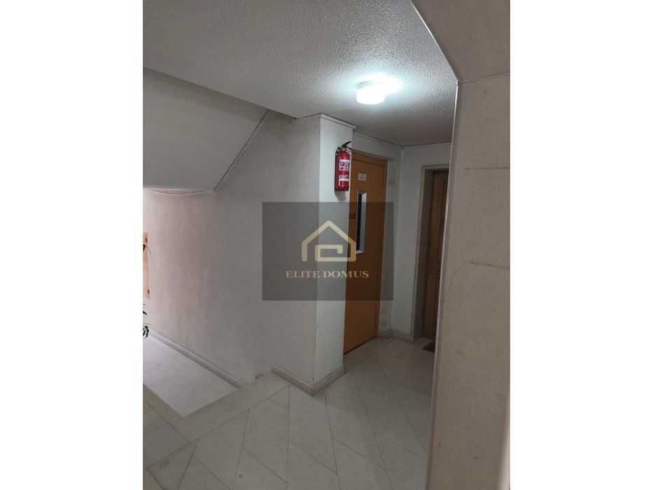T2 com BOX, Terraço e Suite em Condomínio Fechado - Carcavelos!