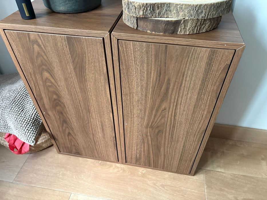 Par de Armários estreitos em tom madeira