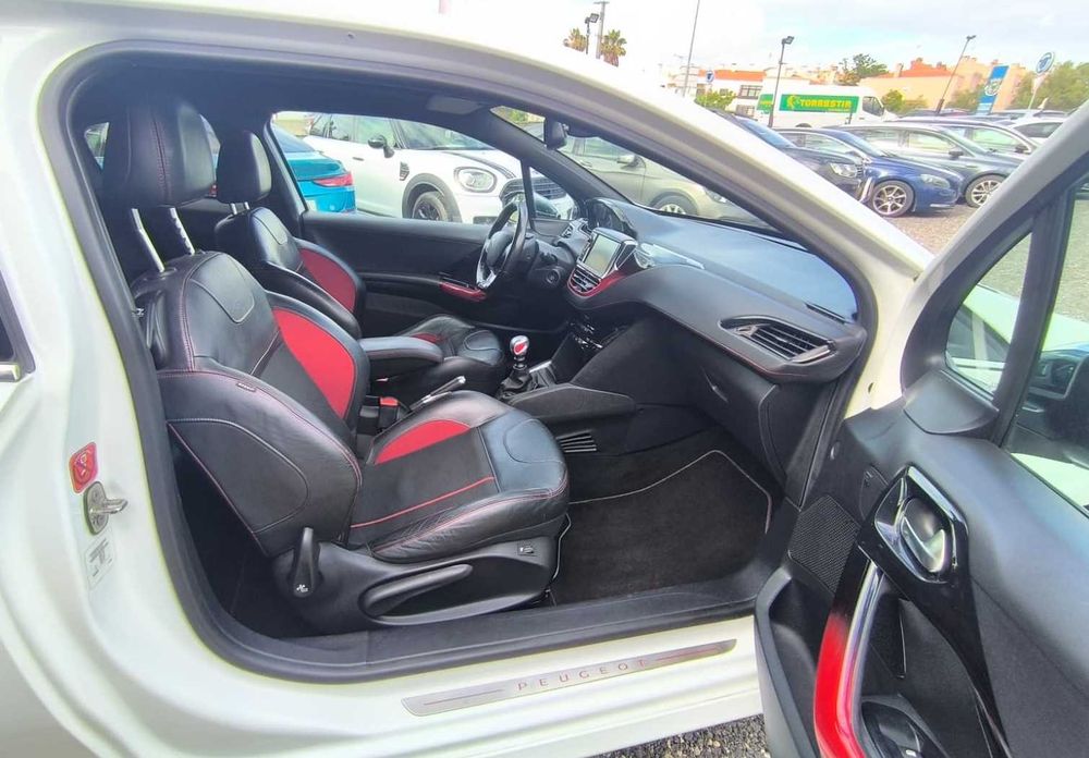 Peugeot 208 GTi 1.6 THP 200cv; Teto Panorâmico — photo 4