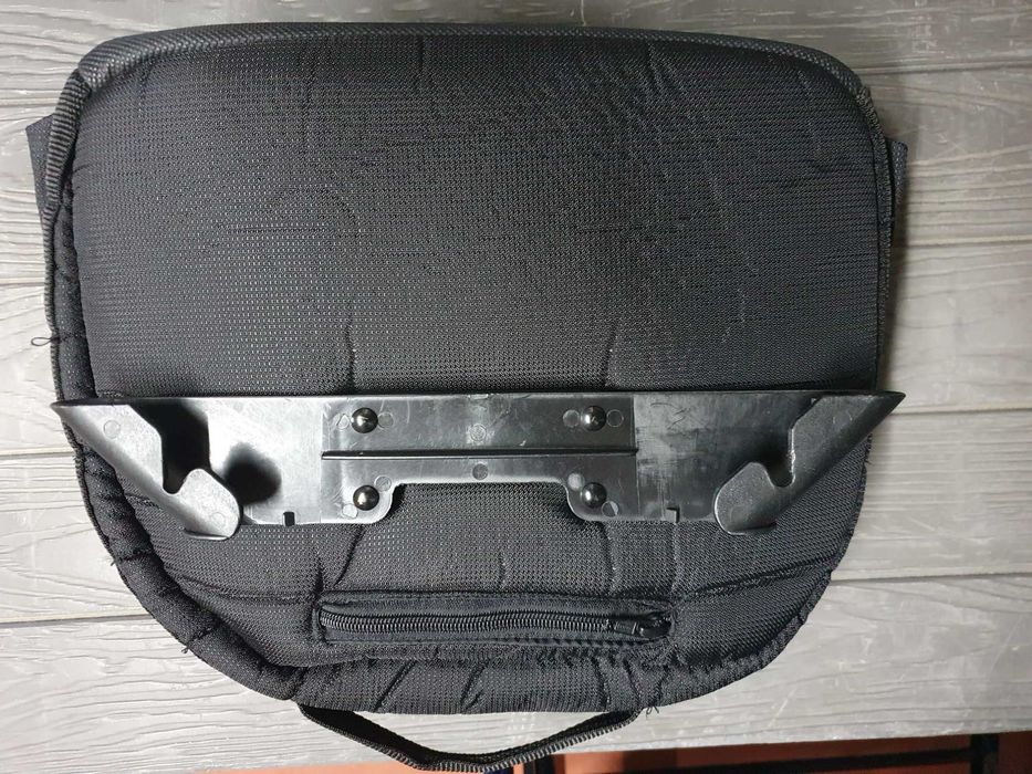 Mala de apoio ao carrinho quinny.