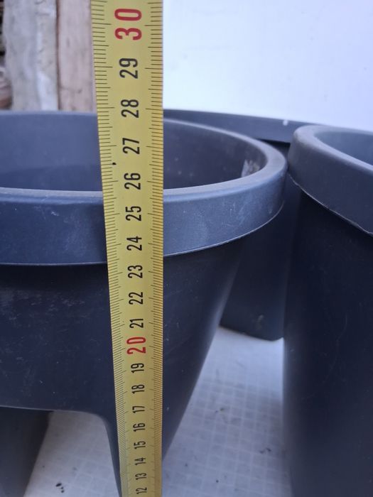Donice, doniczki na poręcz, balkon itp.