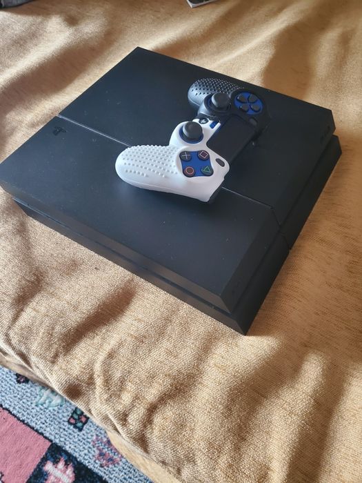 Playstation 4 com comando