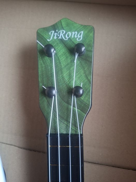 Акулеле JiRong в ідеальному стані