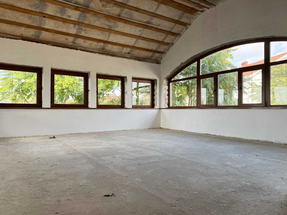 Дом в Совиньоне, ул. Бризова. 9 соток. Есть подвал. Гараж на 2 авто