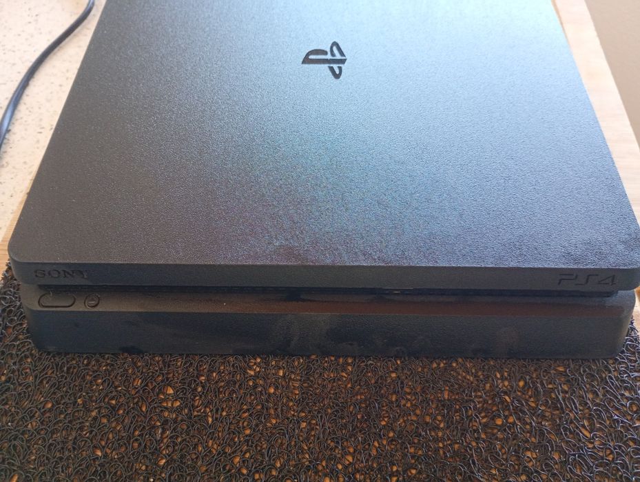 PS4 Slim Avariada – Não Liga – Para Reparar ou Peças