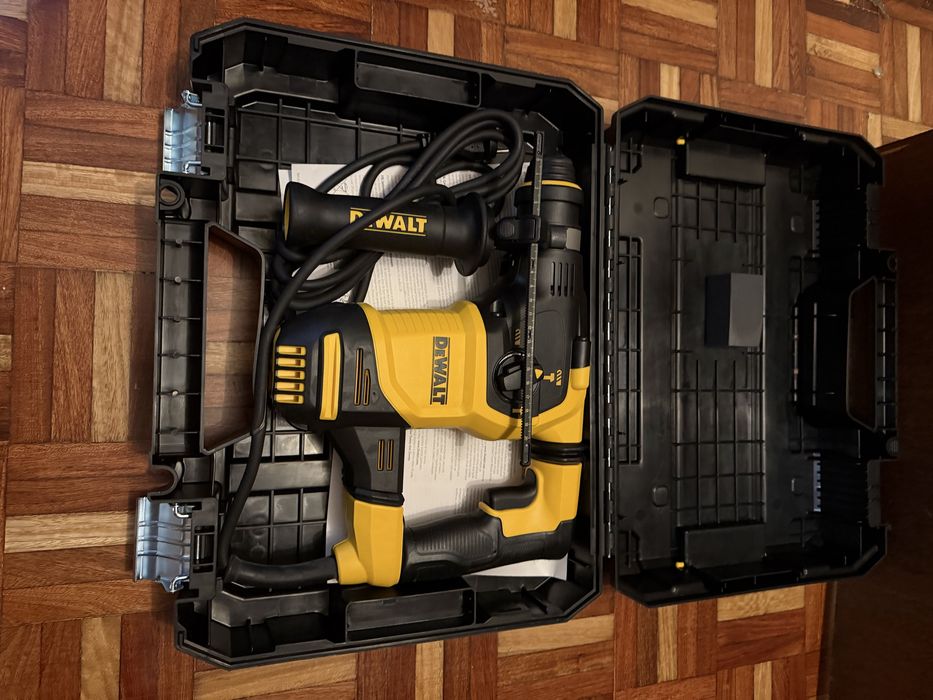 DeWalt D25333K 950W — Novo, Nunca Usado, com Mala Original