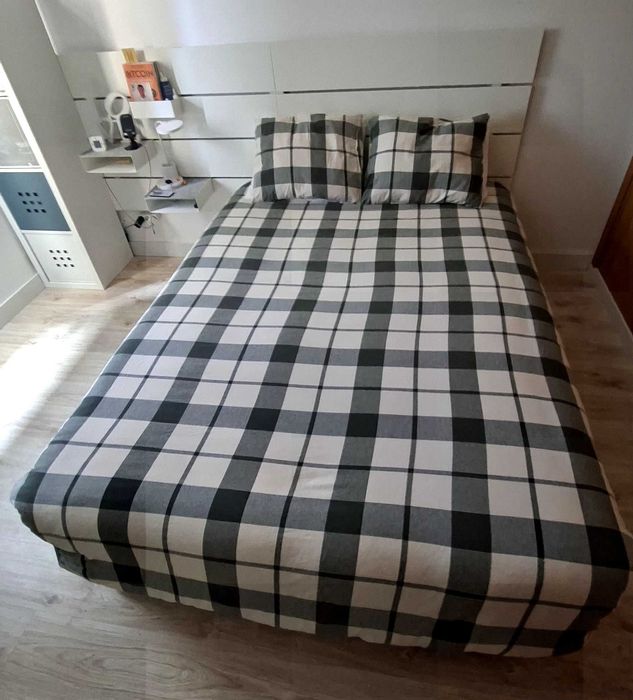 Vendo sommier estufado 140×200 com colchão e cabeceira
