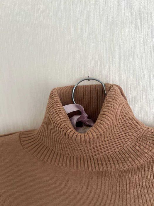 Светр, гольф беж. кольору