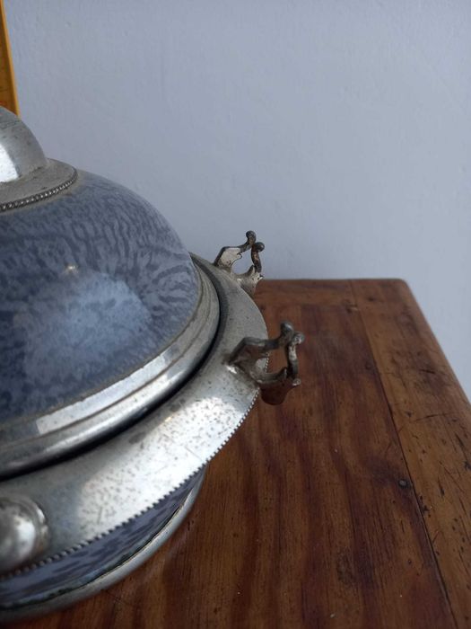 Bules de chá e outros em esmalte - Graniteware Sec. XIX