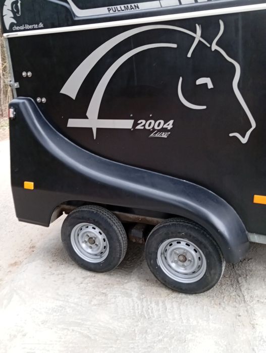 Przyczepa do przewozu koni