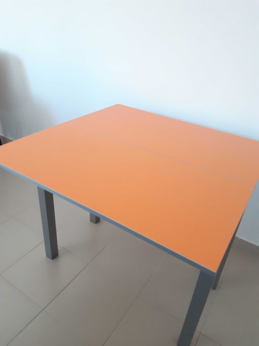 Mesa de cozinha em bom estado dobravel
