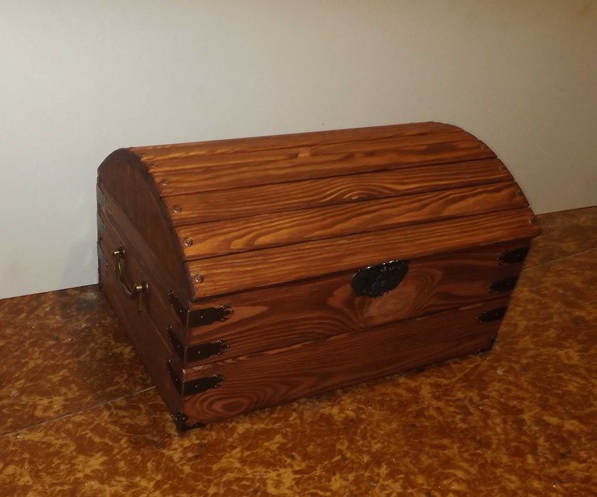 Сундучок деревянный.