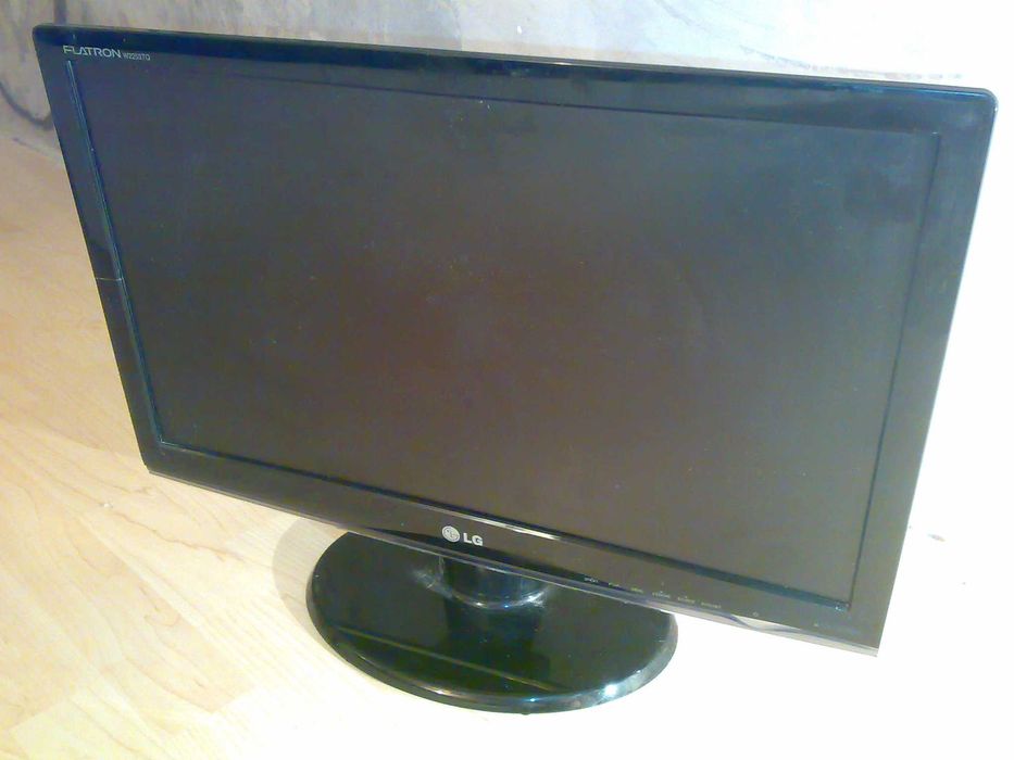 Продам монитор дилгональ 19" Samsung 931 bf в идеальном состоянии 650г