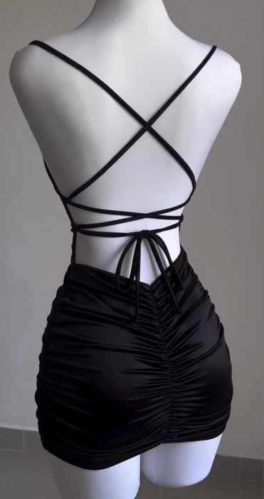 Платье с открытой спиной