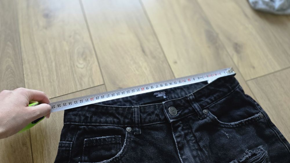 Szorty jeansowe bermudy krótkie spodenki 28 m czarne