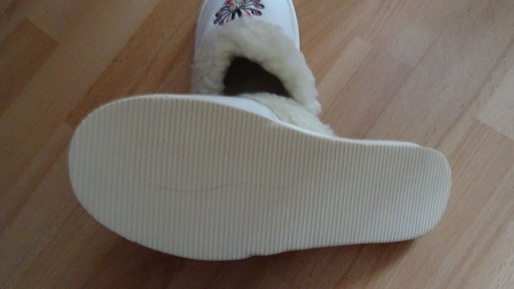 Pantofle domowe damskie

K