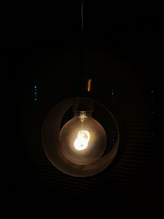 Lampa loftowa z żarówkami